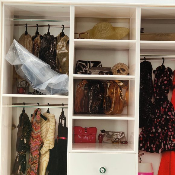 Barbie White and Pink Doll | Classic Barbie Wardrobe Set - Picture 4 of 8